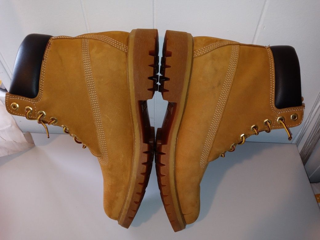 Timberland Waterproof Boots. Men size 10. Good Condition