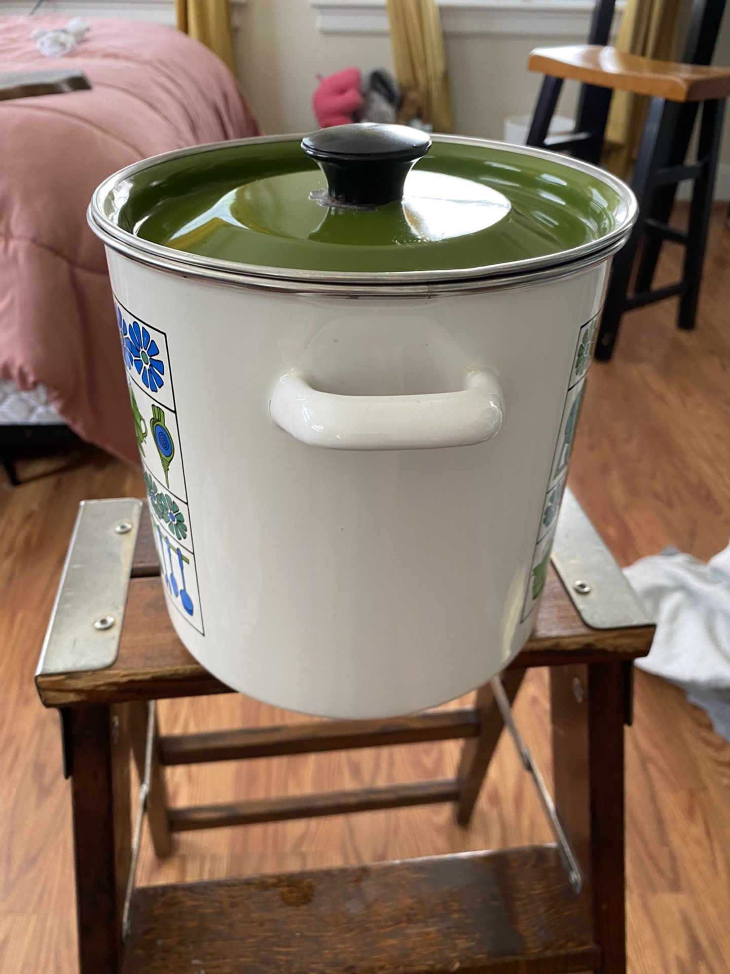 Vintage Steamer Pot & Strainer