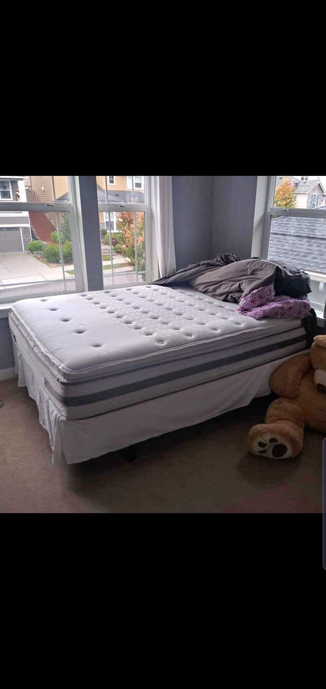 Excellent Queen Sealy Posturepedic Mattress Set with Box Spring And Bed