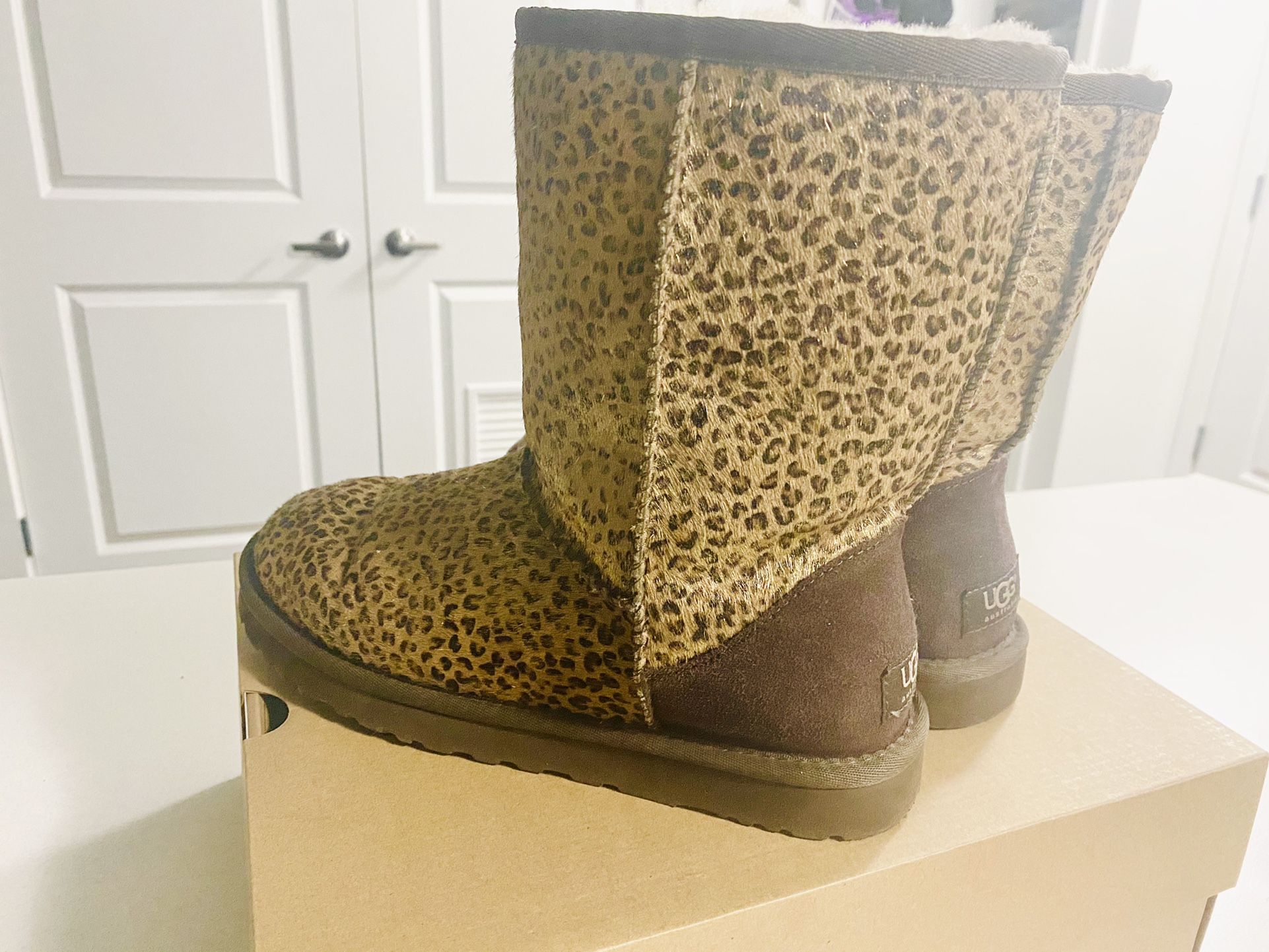 LIMITED EDITION GOLD LEOPARD UGG BOOTS SIZE 8 Women