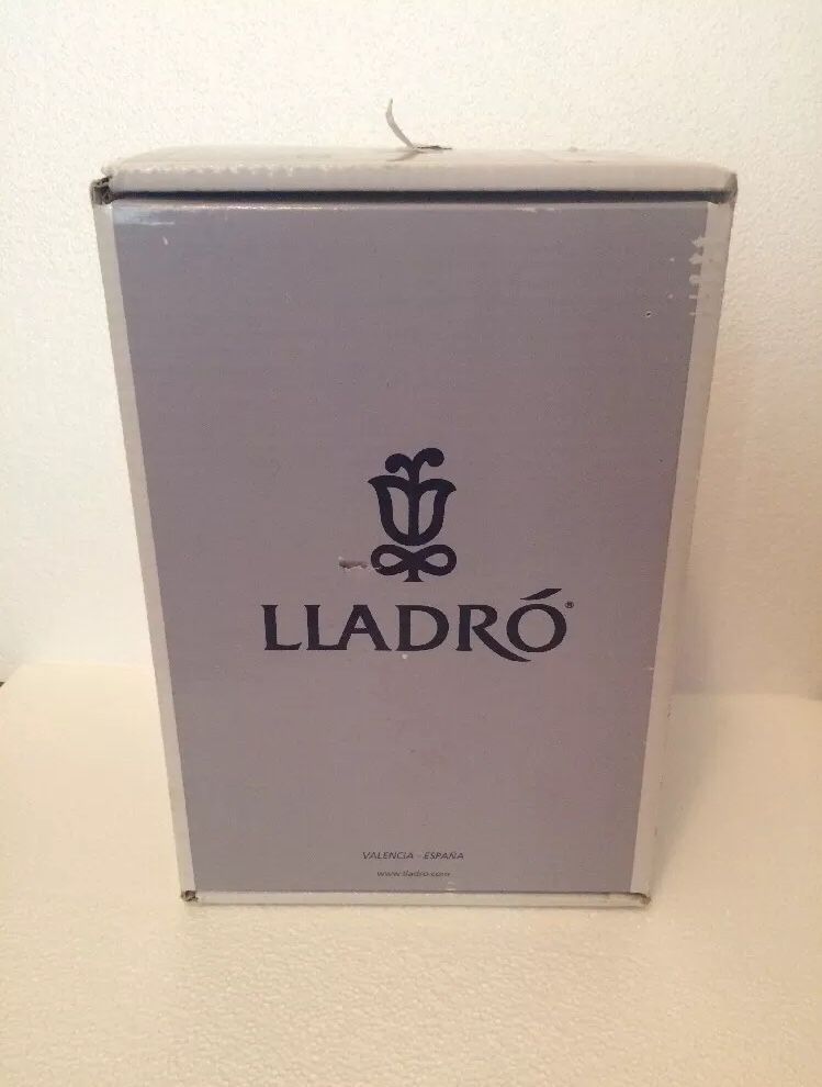 Lladro #6543 "Summer Breeze" Figurine With Box
