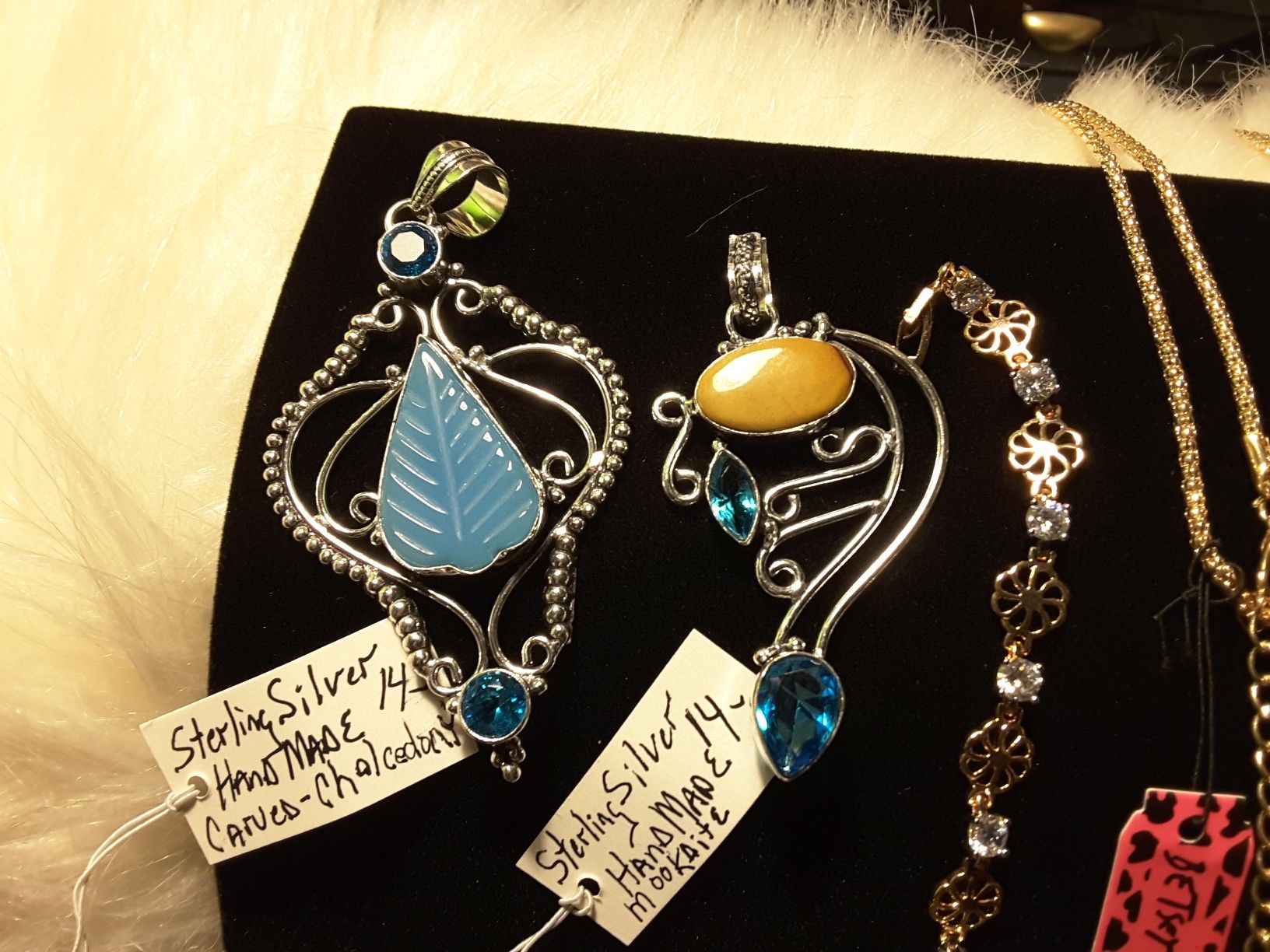 Necklace/Braclete & 2 Pendents 12$-18$