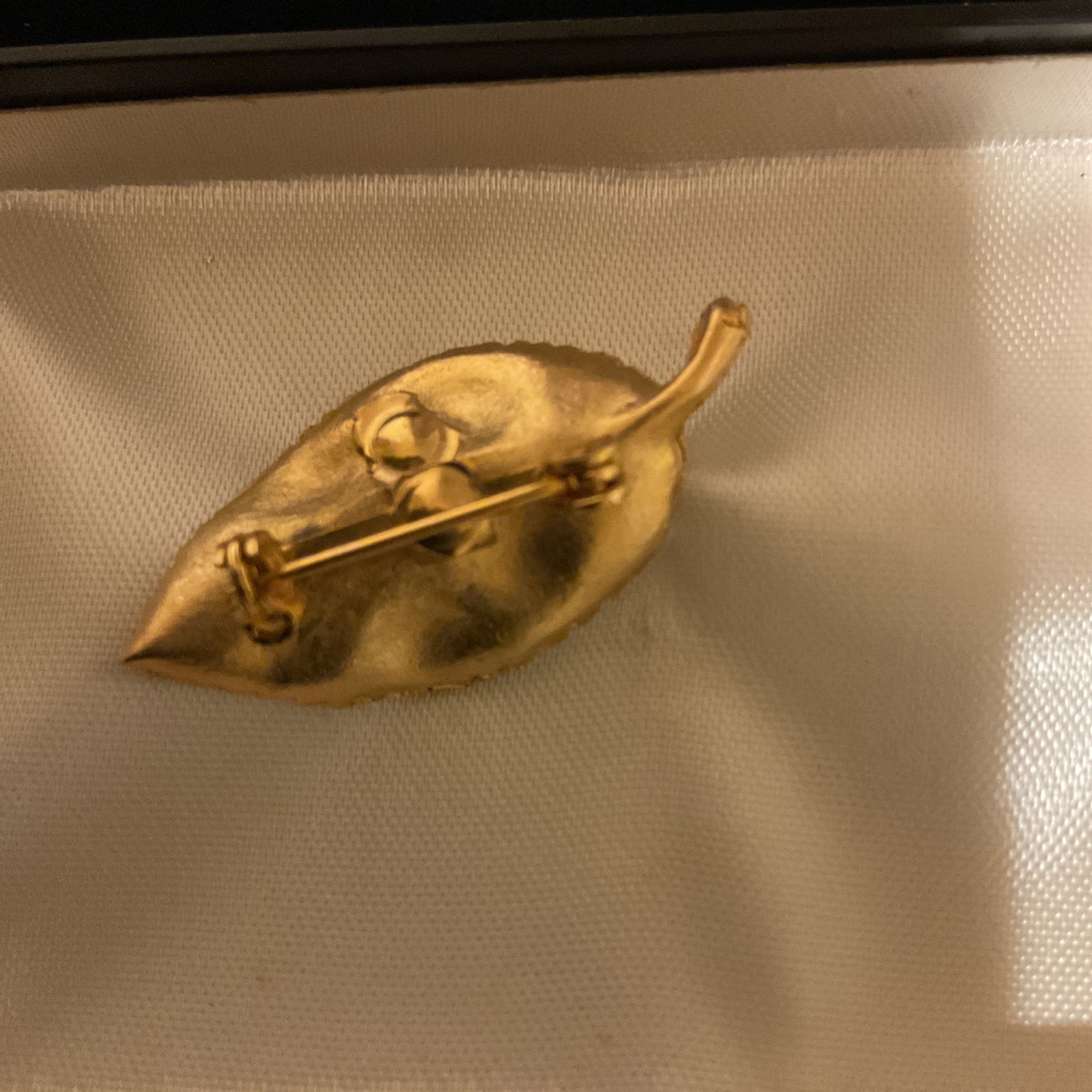 Vintage Goldtone Small Leaf With Ladybug Brooch 
