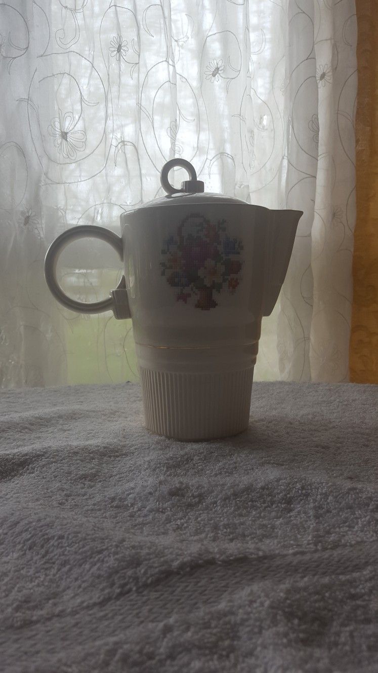 SALEM CHINA VICTORY COFFEE/TEA POT