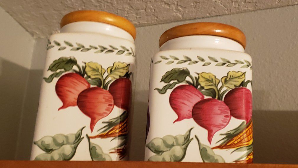 Kitchen containers/decorations