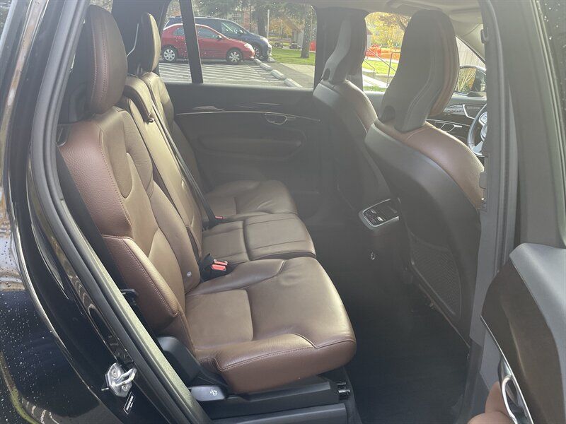 2019 Volvo XC90 T6 Momentum