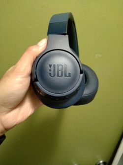 *JBL* Navy Wireless Headphones!! Thumbnail