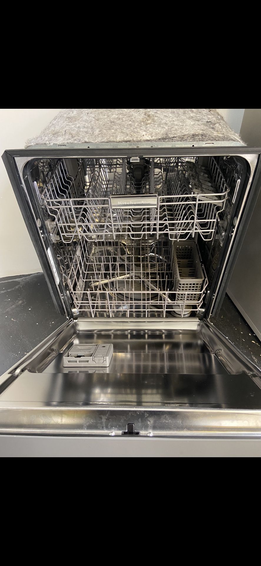 Pre Owned Scratch And Sent Dishwasher (kitchen Aid)