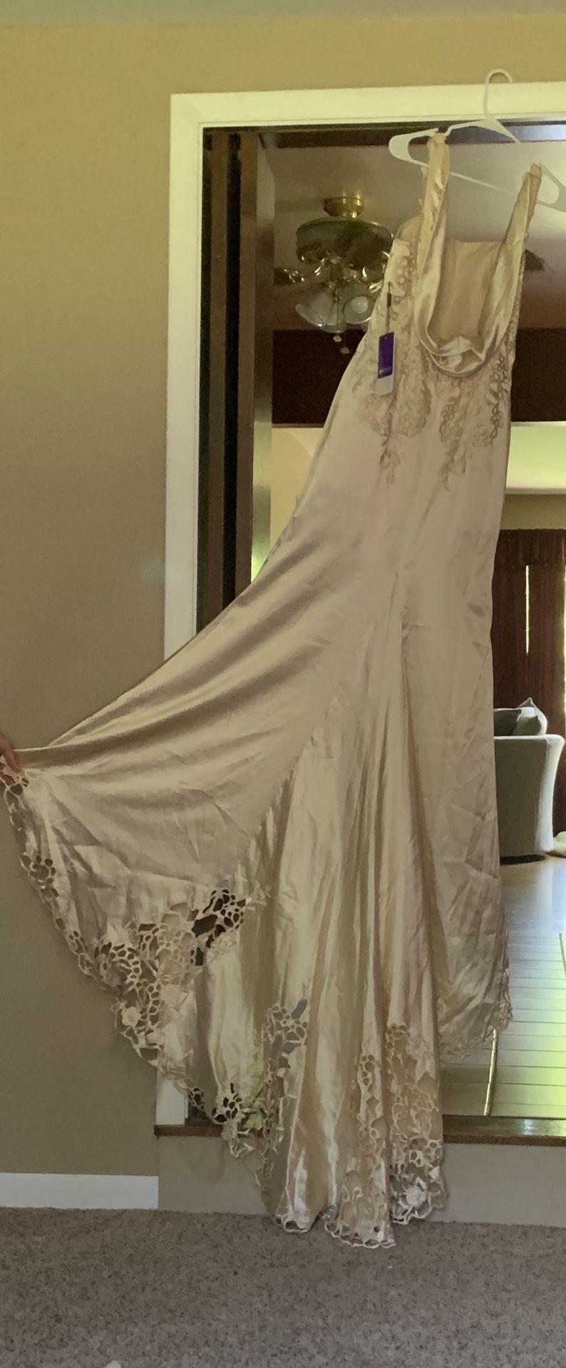 Brand new never worn wedding dress size 8 w tags