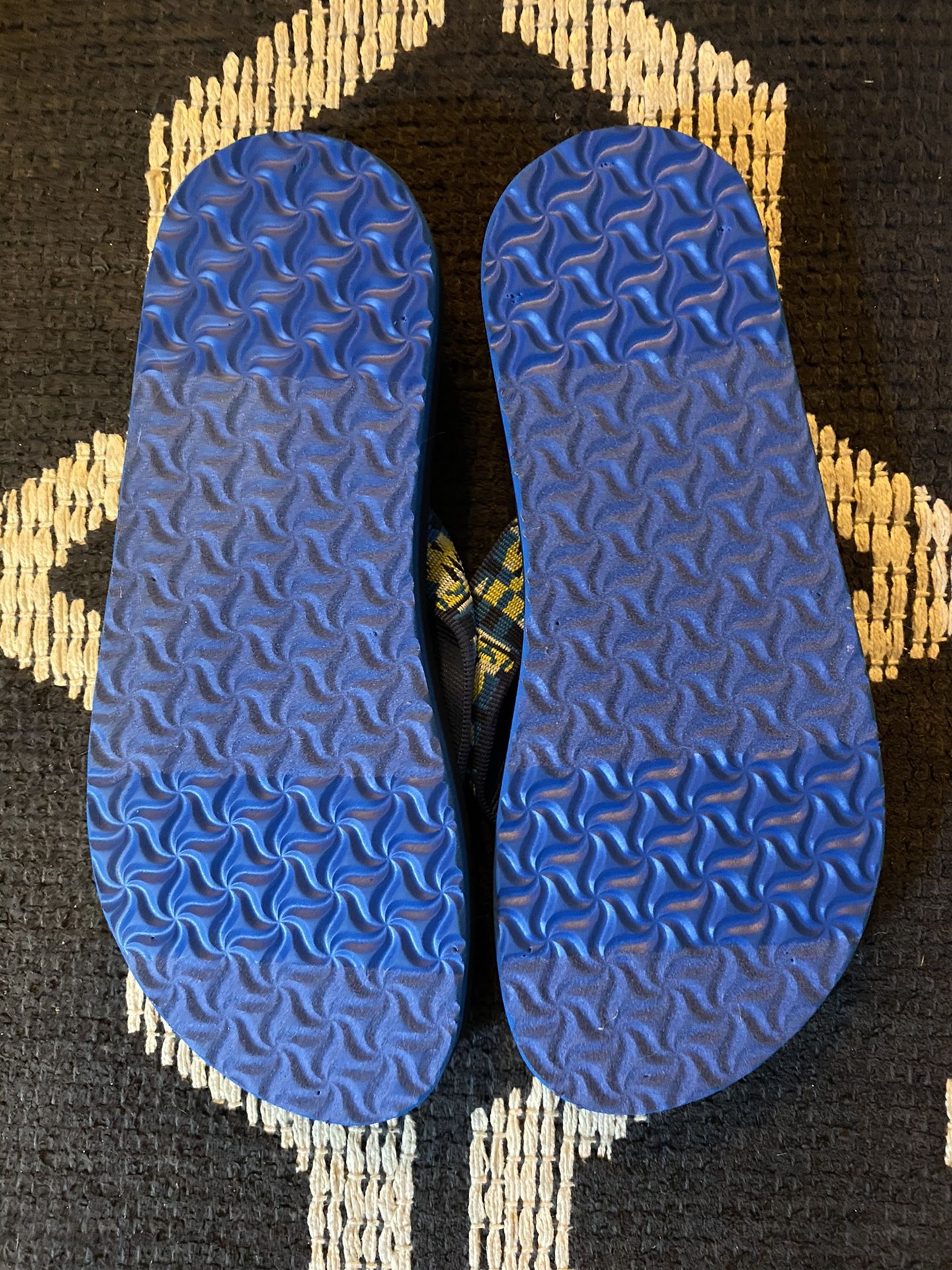 New Teva Sandles Boys Size 4