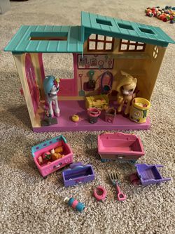 Shopkins And Variety Of Accessories Thumbnail