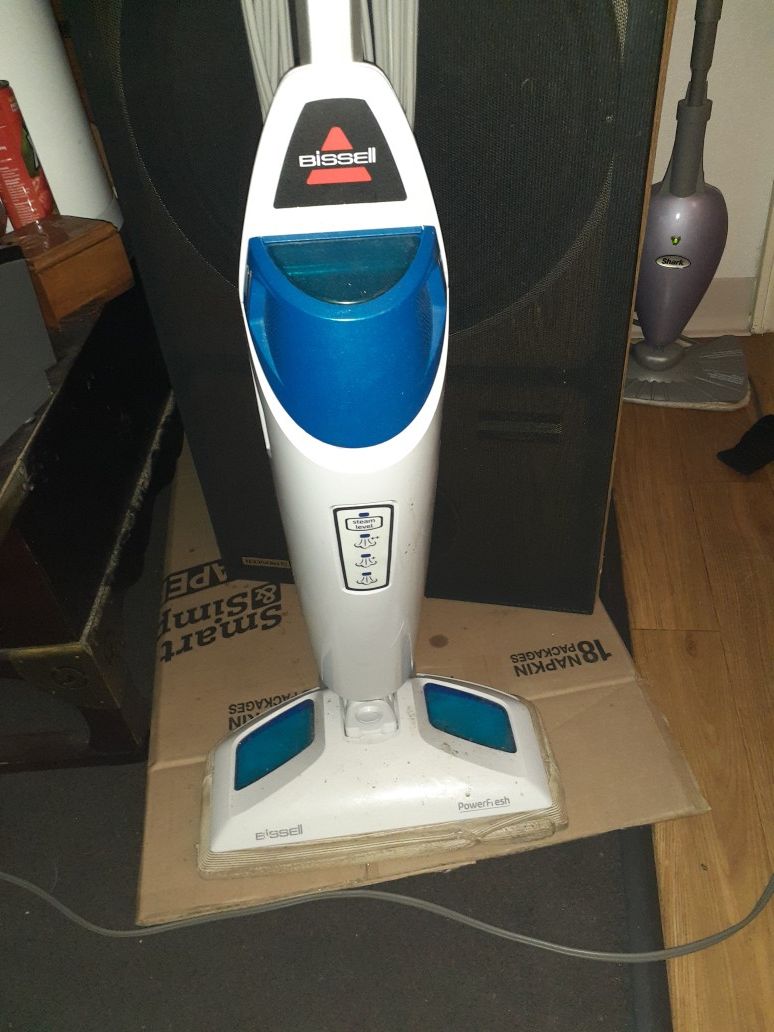 Floor steamer