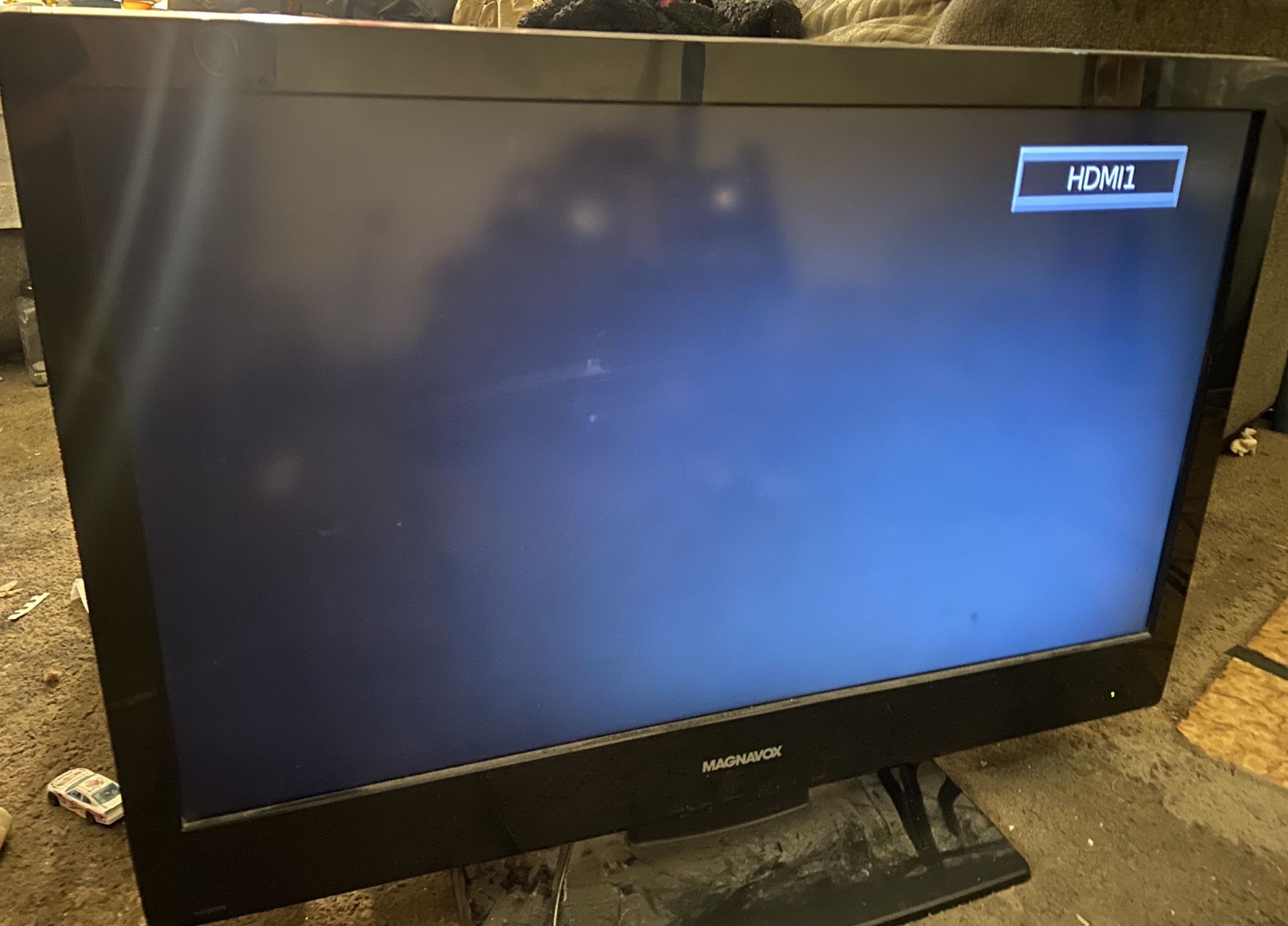 Magnavox 32In Television With Built In DVD Player