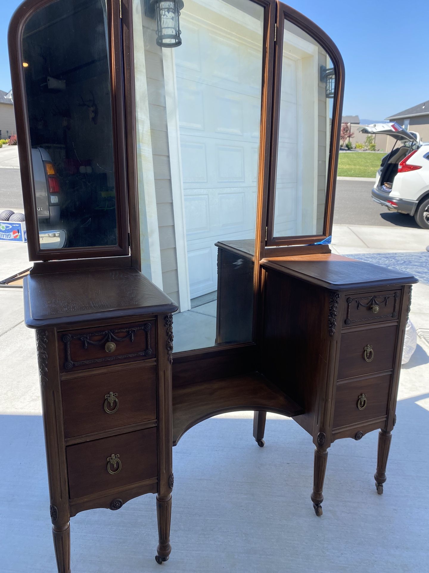 Trifold Vanity