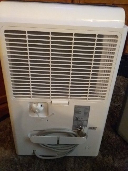 New. Midea 70 Pts. Dehumidifier
