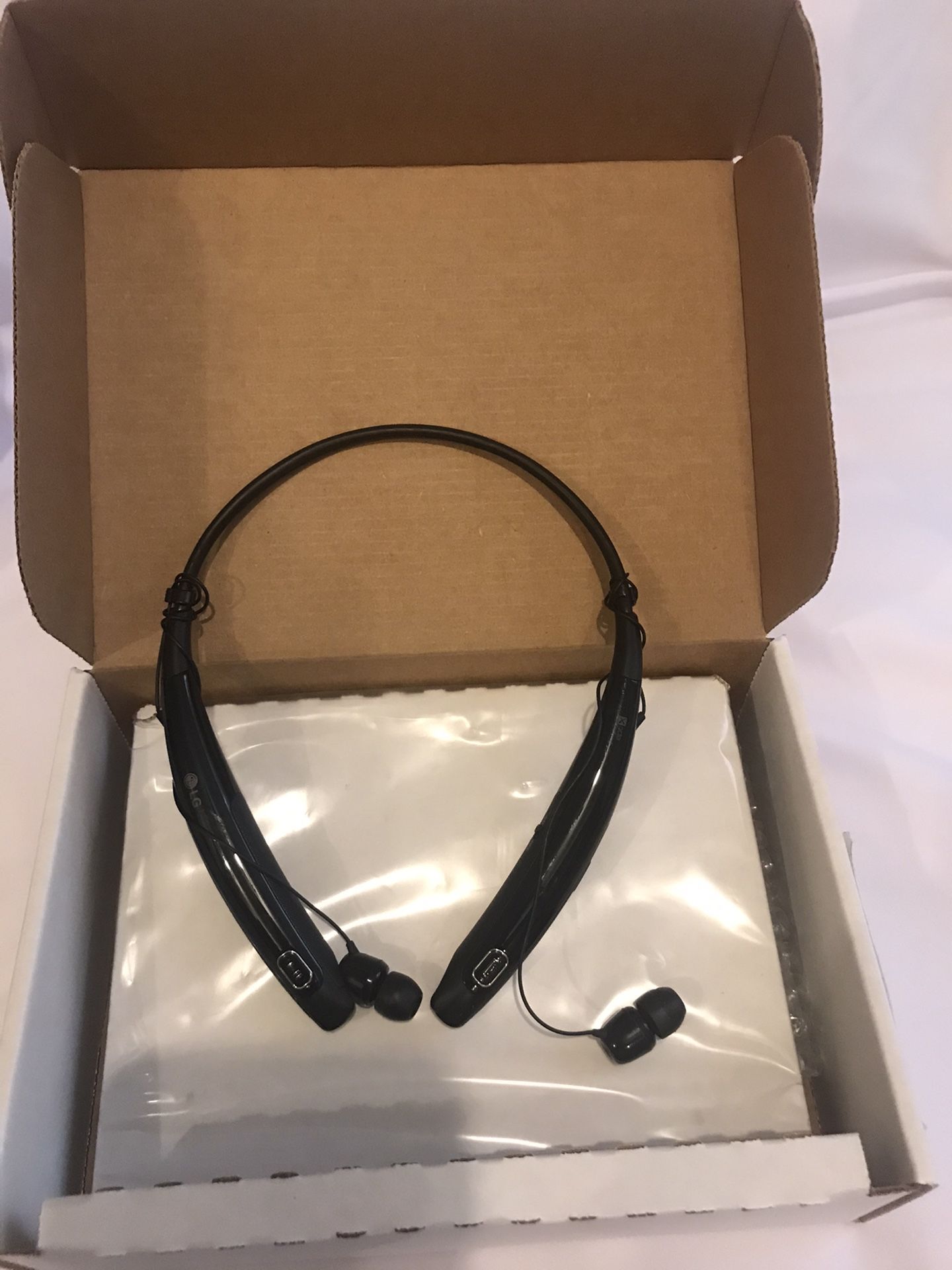 LG 770 Bluetooth wireless headphones