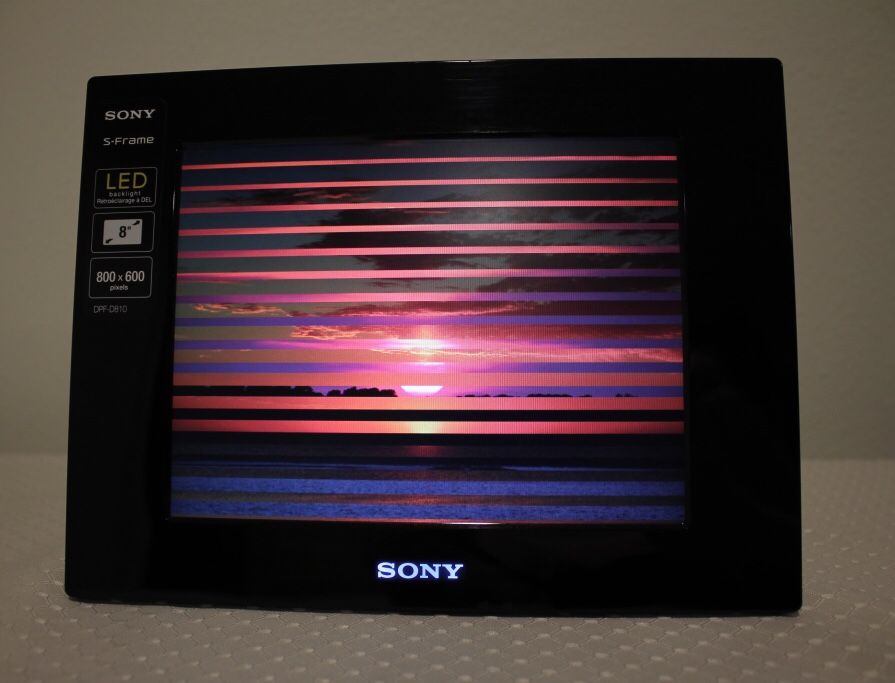 Sony Digital 8” Photo Frame | LED Backlight | 800 x 600 pixels | Remote Control | DPF-D810 | Features: Slideshow, Clock, Calendar