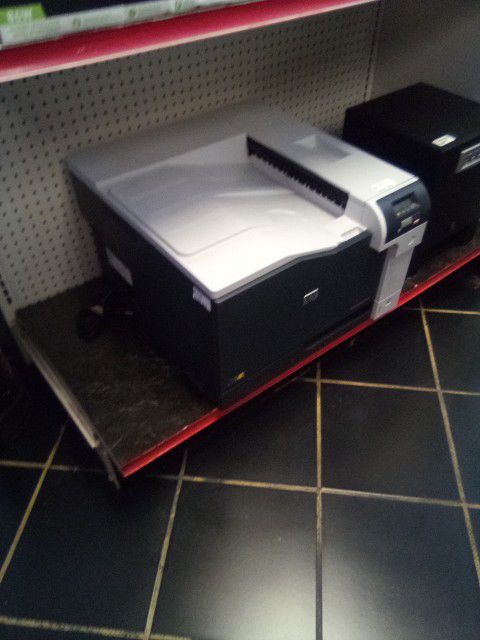 Hewlett Packard Color Laserjet CP5225 Printer