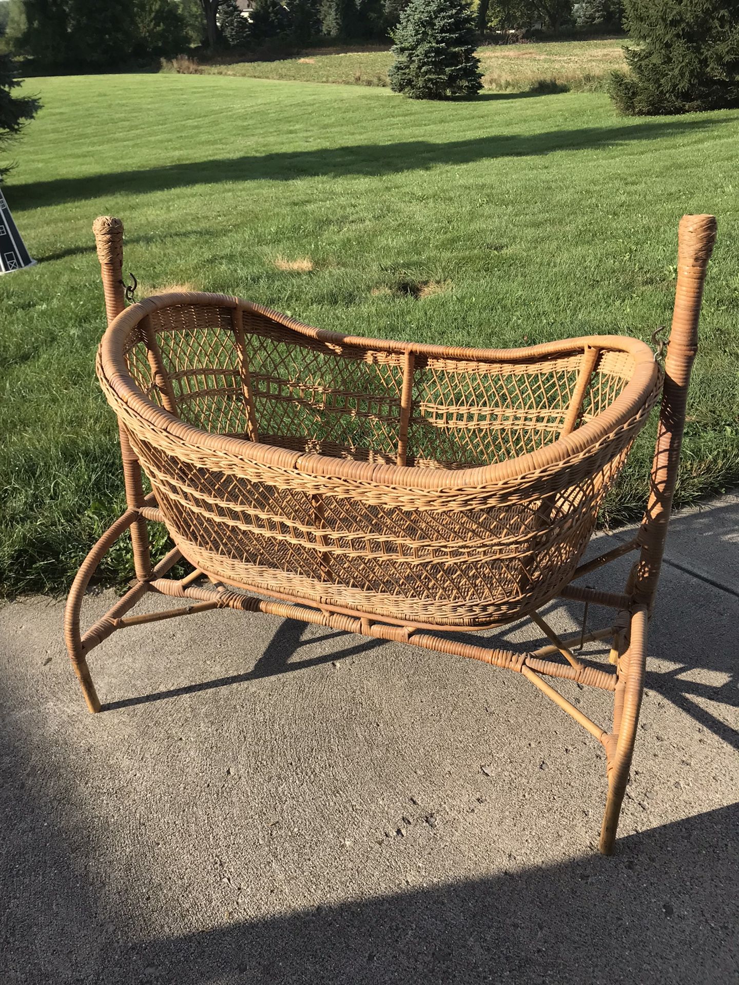 Wicker Rattan Full Size Cradle Or Garden Accessory w/Stand