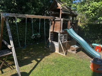 Cedar Summit Outdoor Play Structure Swing Set Thumbnail