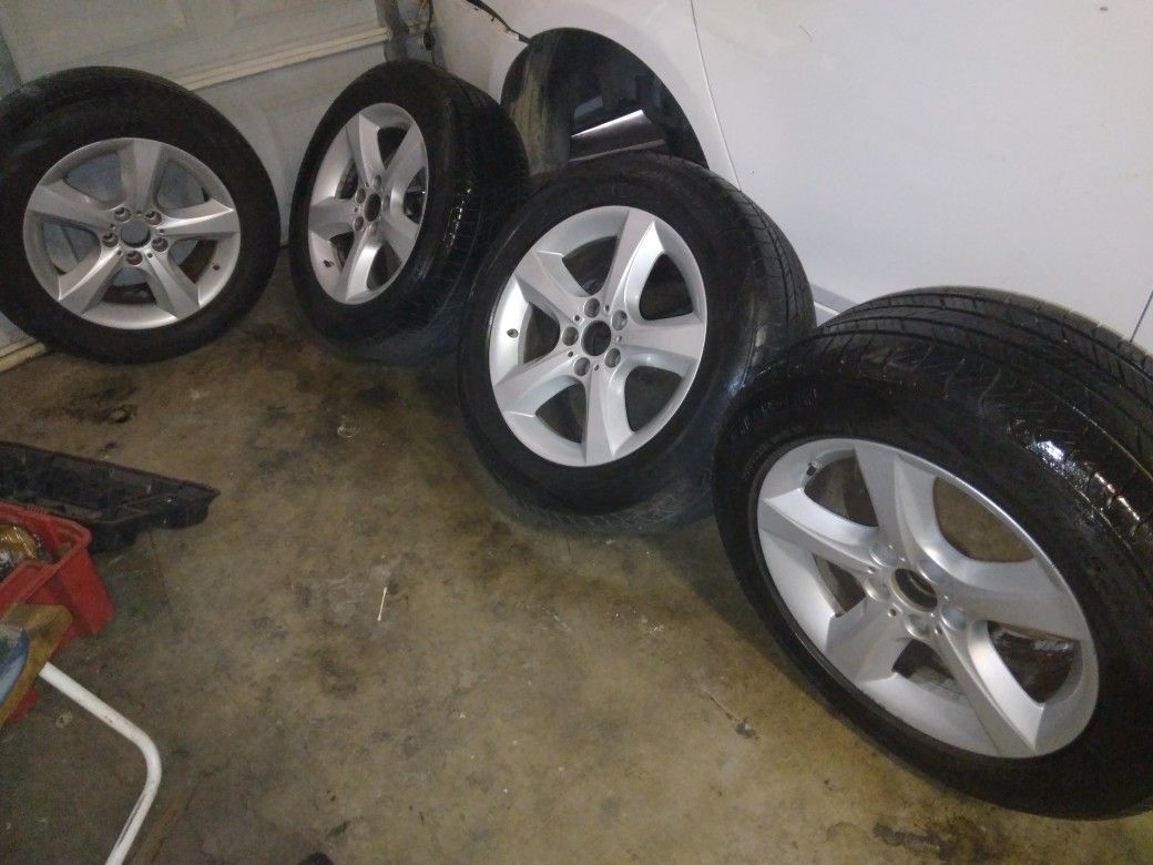 For Sale. Stocks/run flat 255/55ZR18 109w