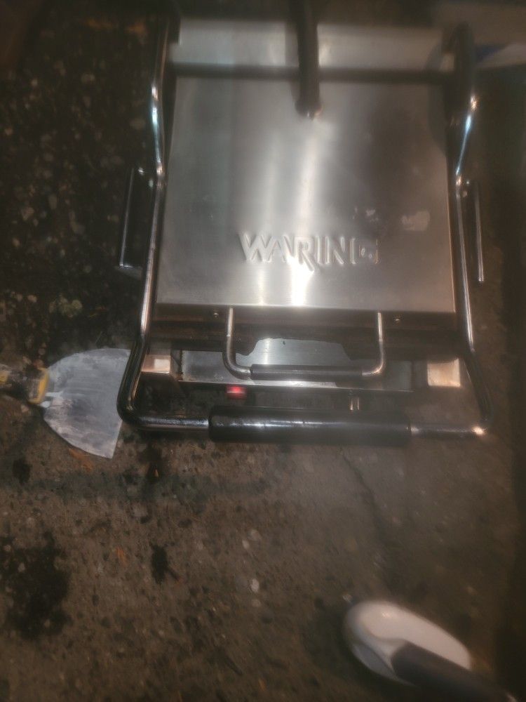 Waring Commercial WPG 150 Panini Perfetto Compact Ribbed Priced To Sell