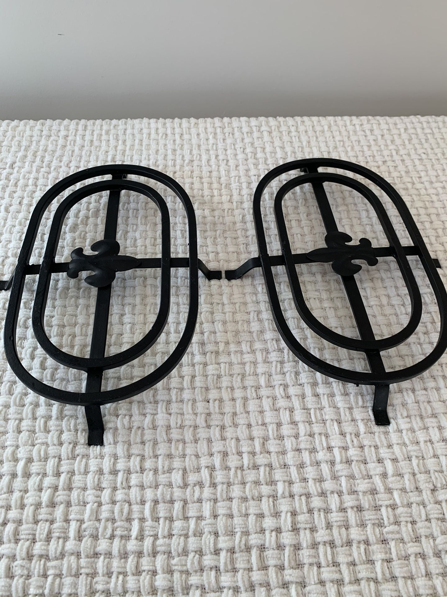 Set of two kitchen cooling trivets