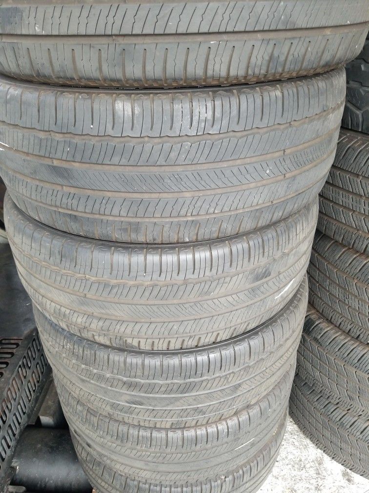 Vendo un set de llantas 235/45/R18 marca Michelín