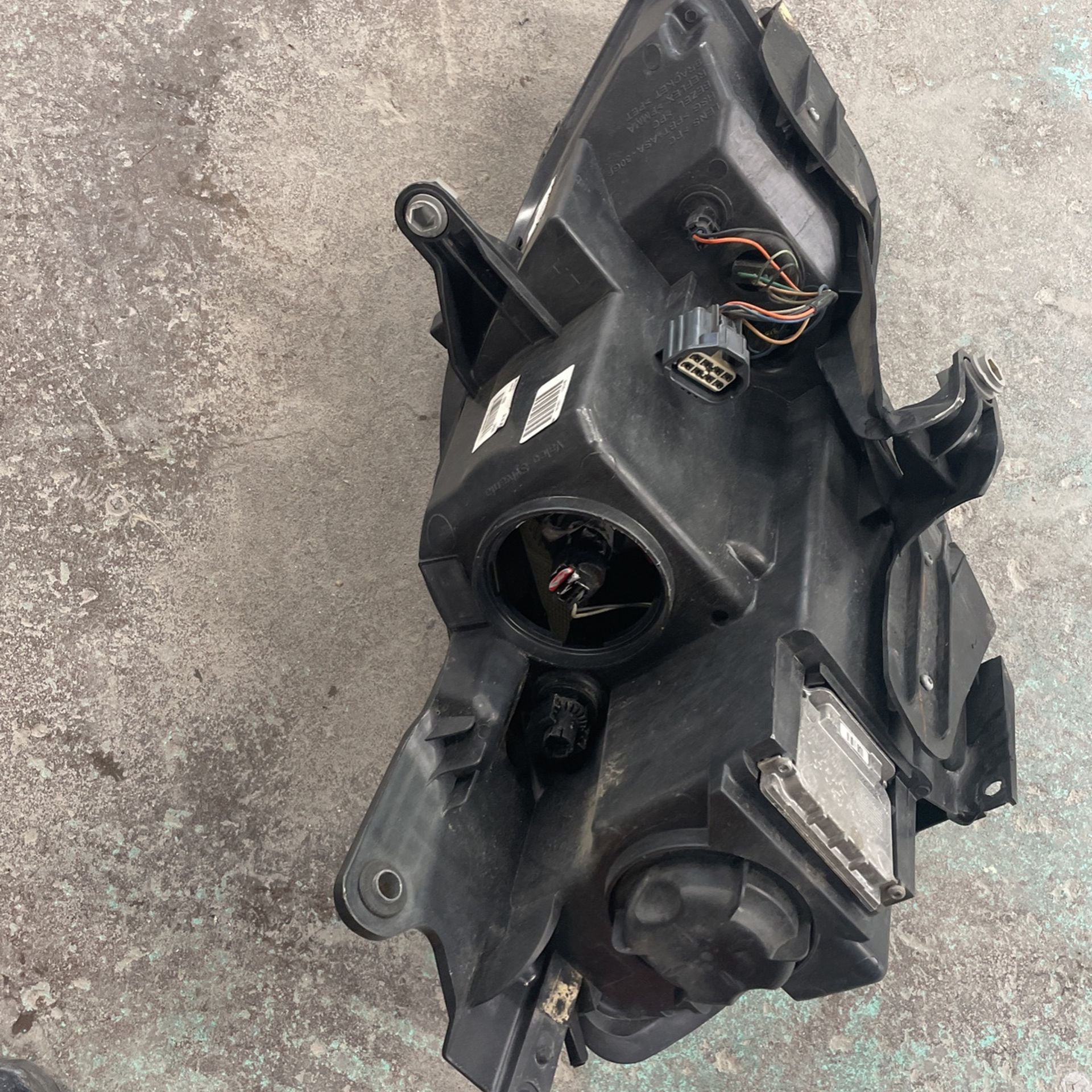 2012 GMC Acadia - Headlight - Driver Side, with Bulb
