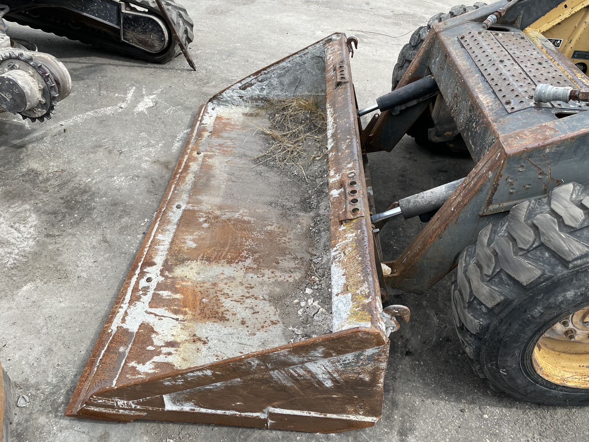 New Holland L785 Skid loader