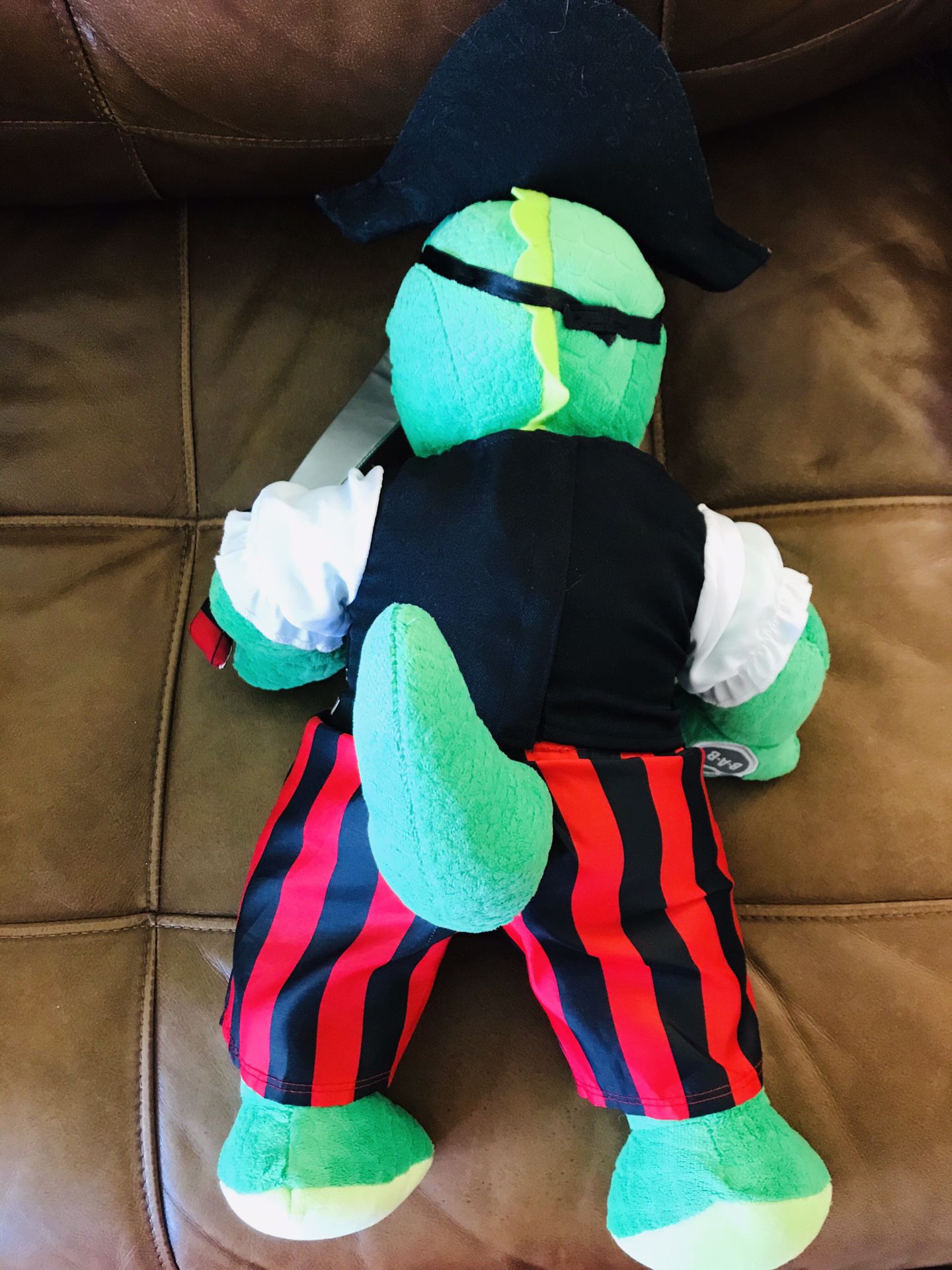 Build a bear workshop alligator Pirate Outfit clothes accessories included Like New! Soft toy stuffed animal or decor