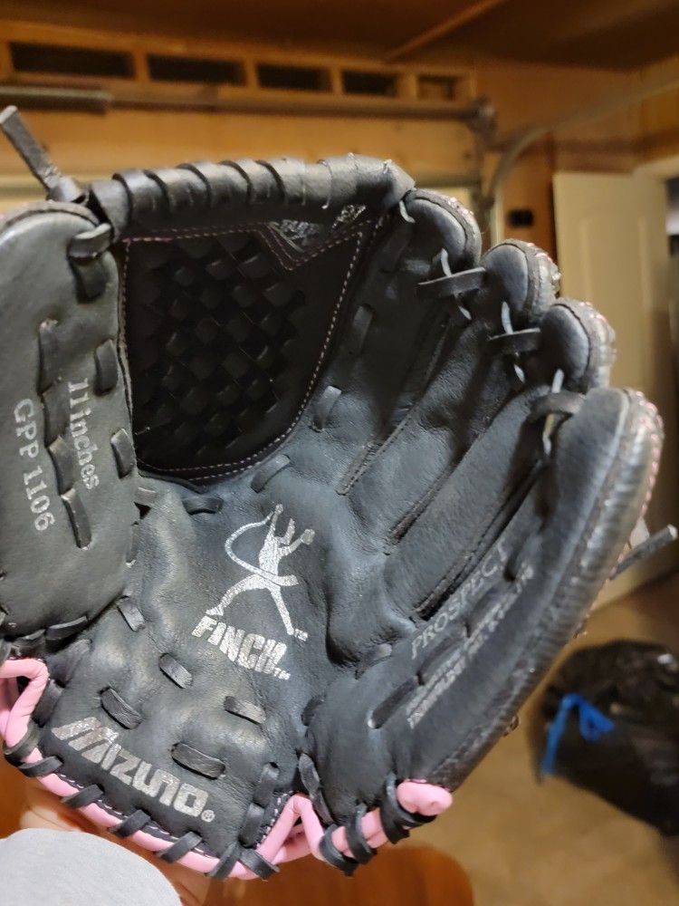 Girls Softball Glove