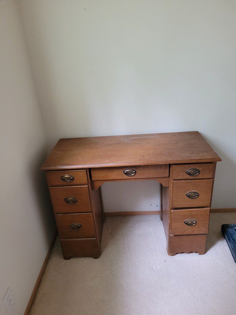 Free Office  Desk - Pickup  Saturday  Only