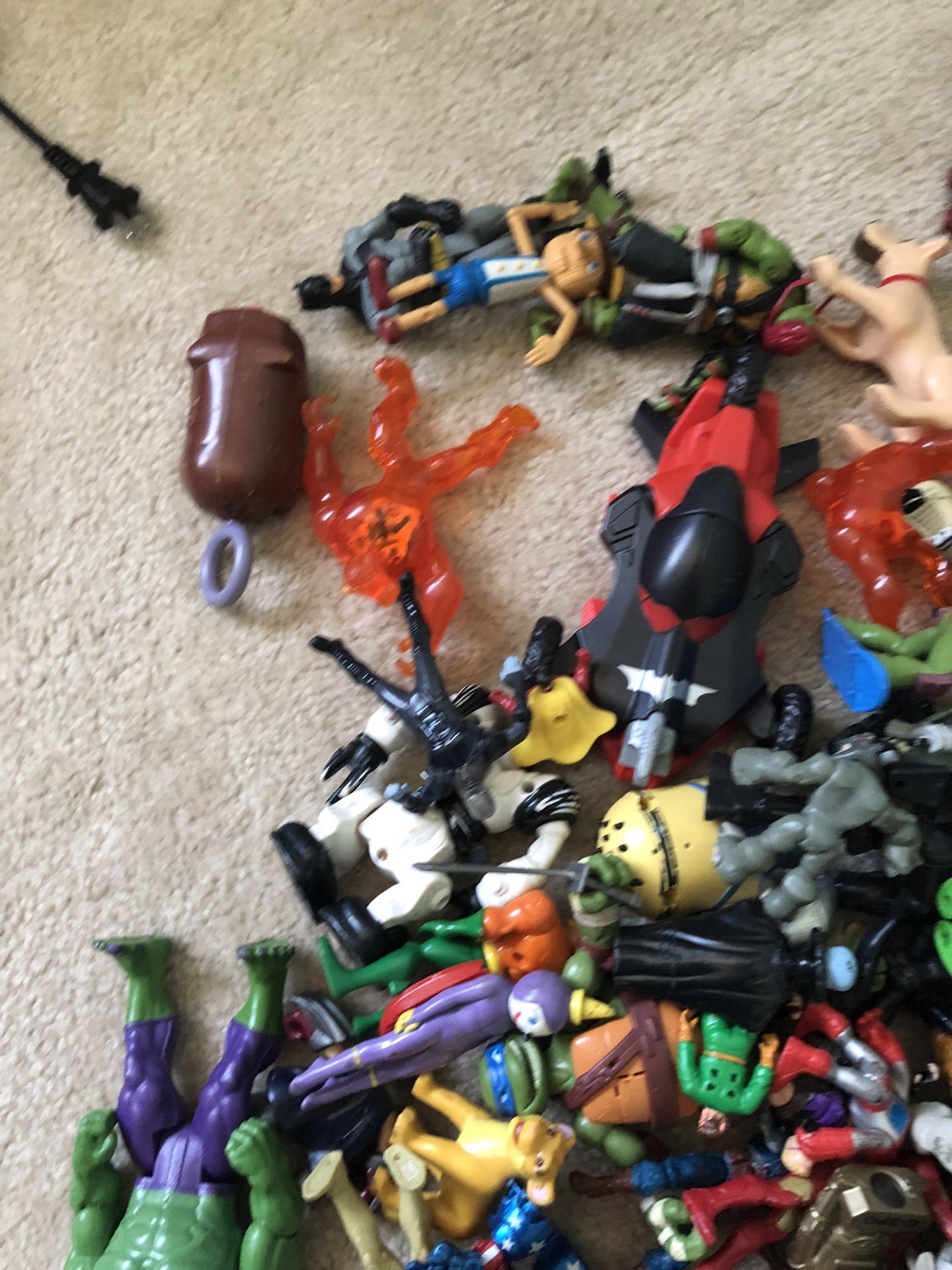 Bunch Of Action Figures/Includes Everything In Picture