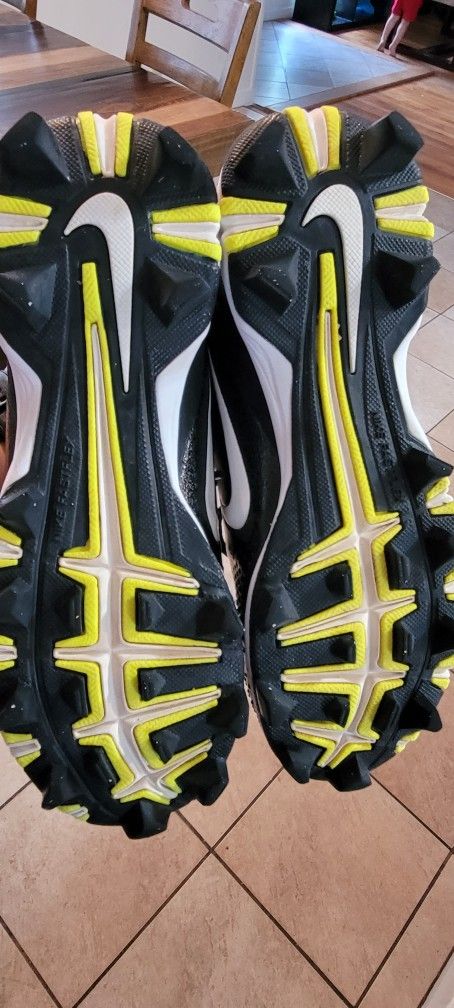Youth Nike Cleats Size 2Y