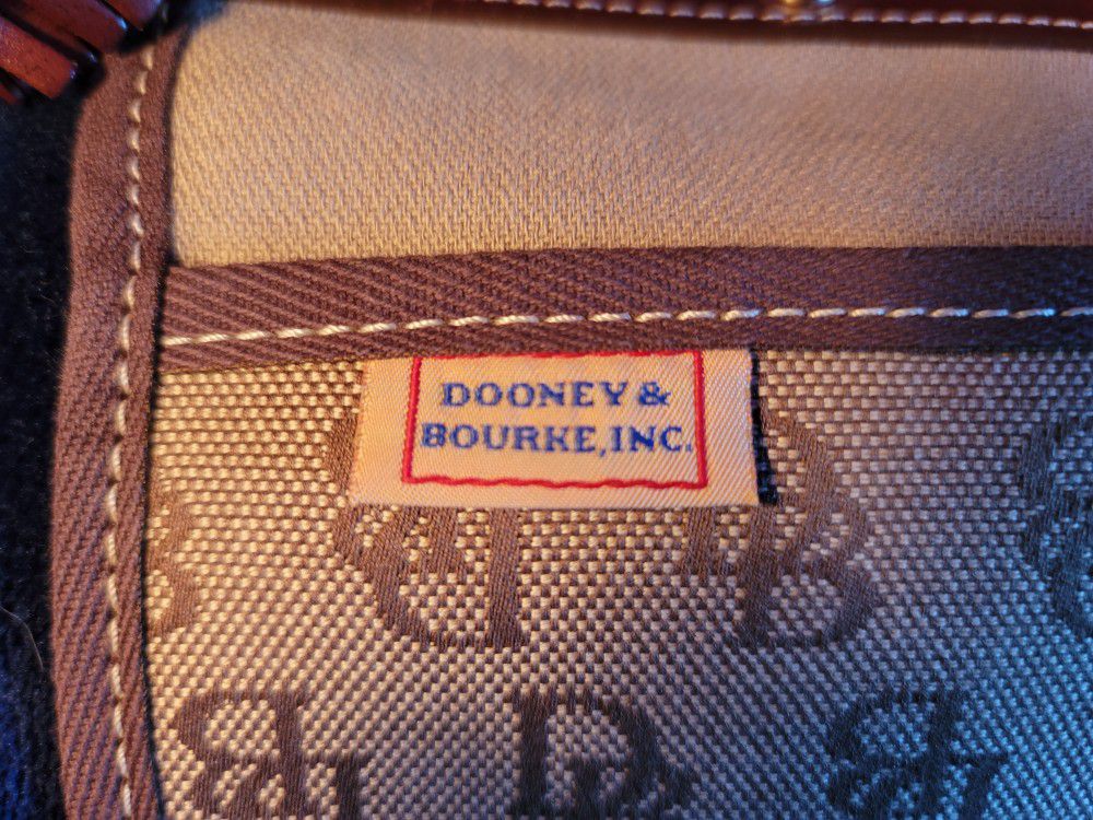 Dooney & Bourke Hand Bag