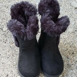 CAT & JACK TODDLER GIRLS BOOTS BLACK FAUX FUR LINED HAS A ZIPPER ON THE SIDE SIZE 5 USED LIKE NEW  Thumbnail