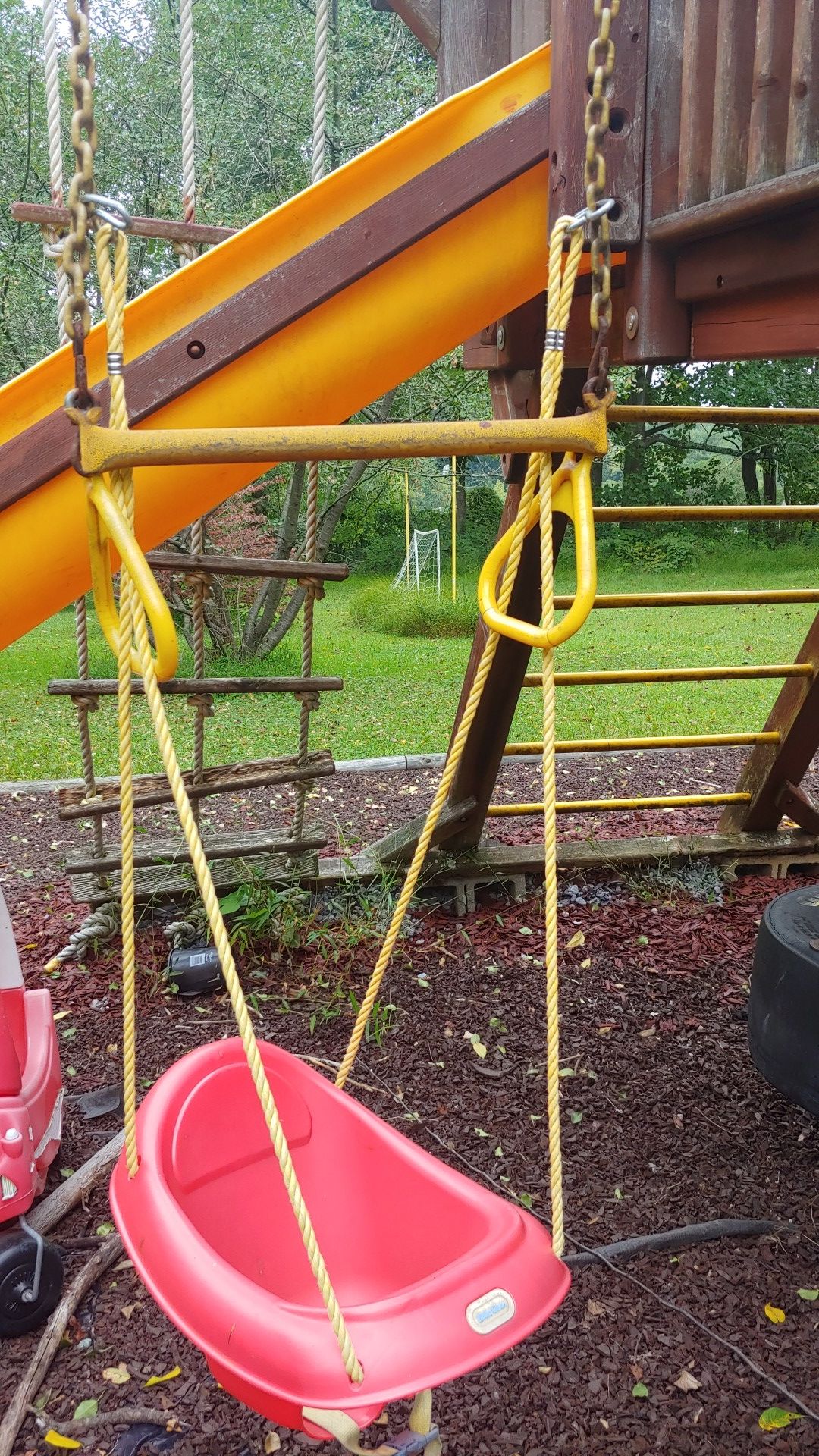 Little Tikes infant swing with buckles