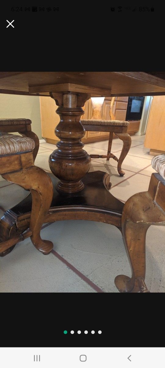 Kitchen Table With Leaf. No Chair's