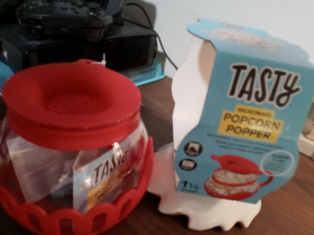 TASTY - Microwave Popcorn Popper 1.5 Quart Microwave Safe Healthier Popcorn Popper BRAND NEW NEVER USED