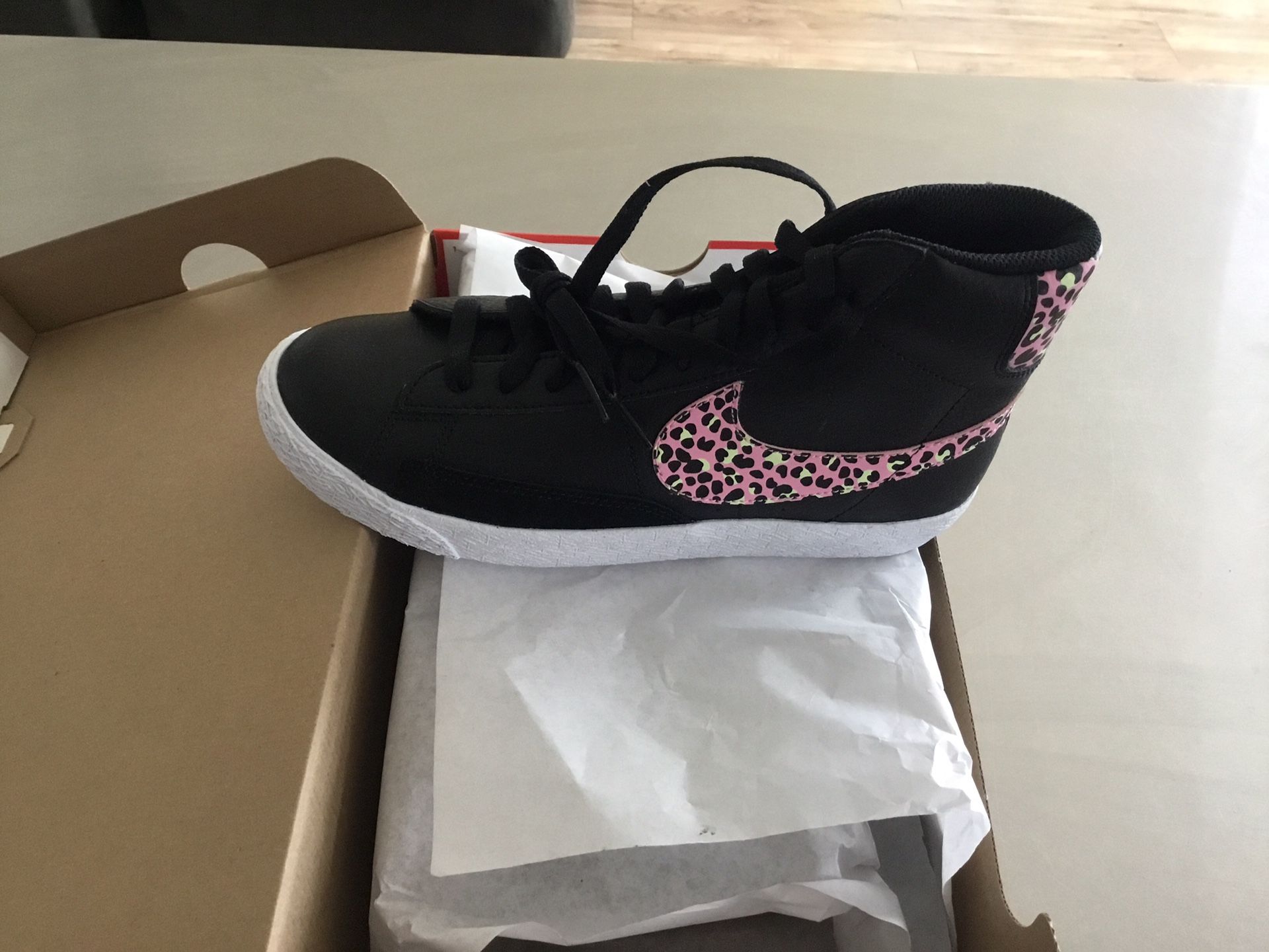 New Kid’s Nike Blazer Mid size 6Y (size 7.5 Women’s)