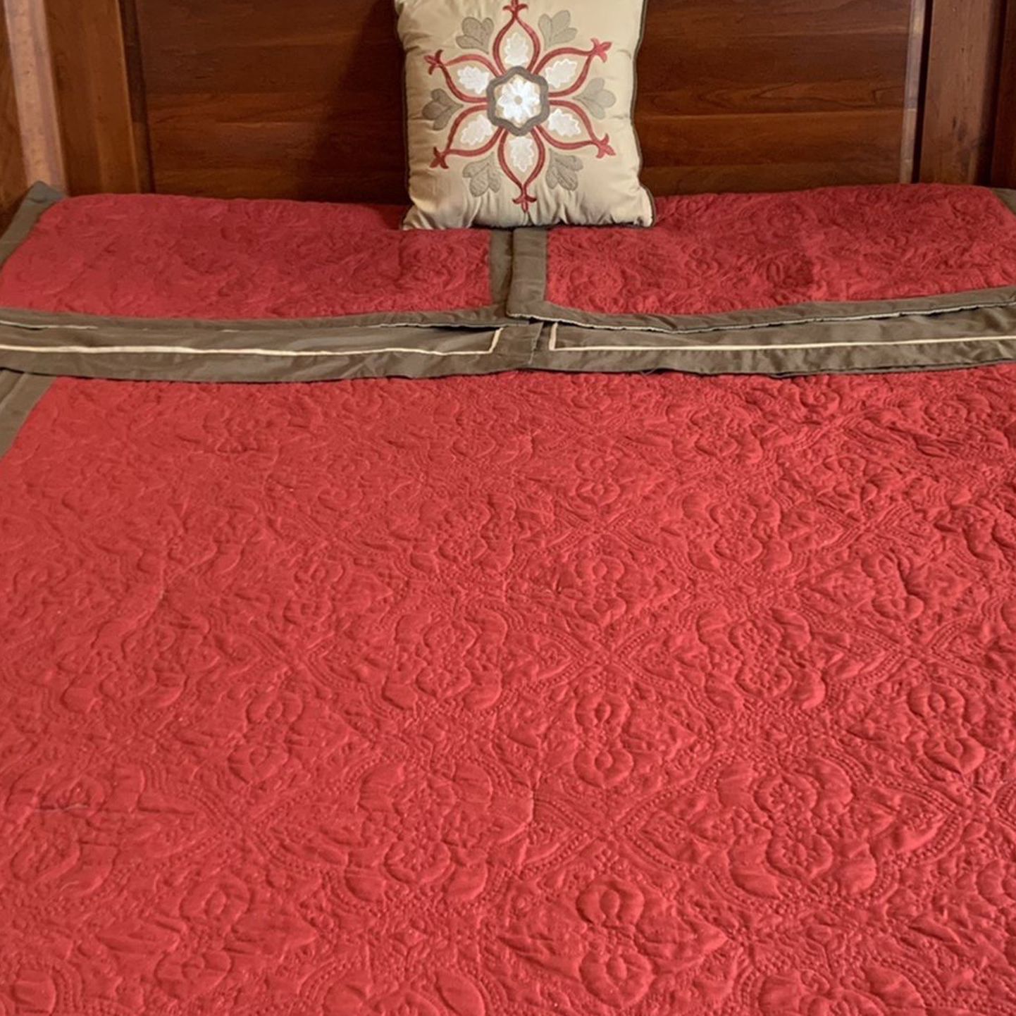 8 Piece Comforter Set/Queen Size