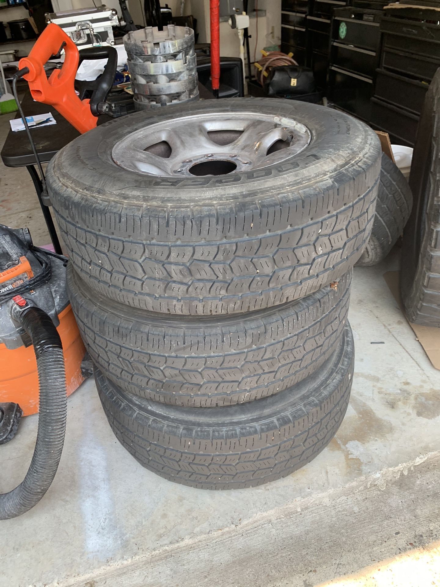 Dodge 8 lugs size 17 rims