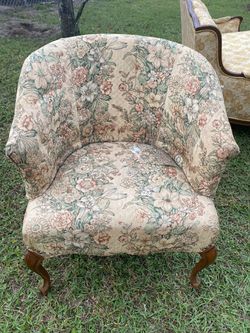 Vintage Floral Accent chair Thumbnail
