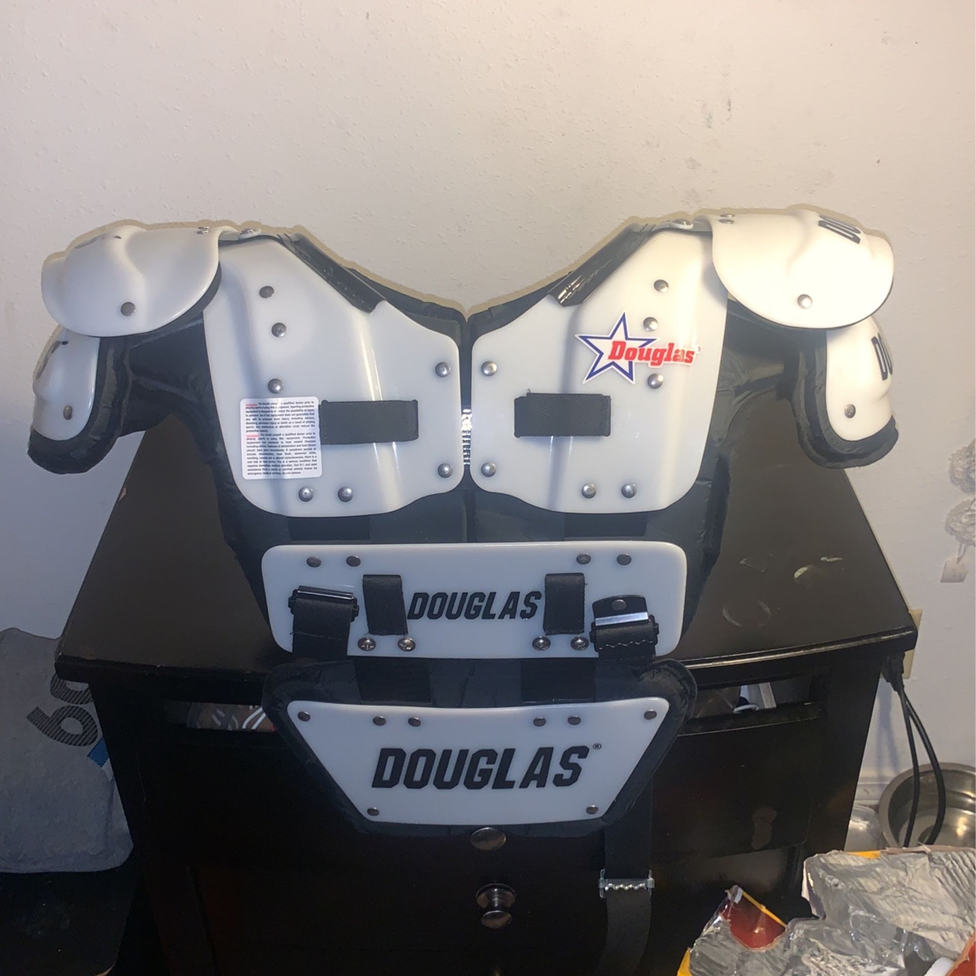 Douglas FF17 Cantilever Standard Pro Football Shoulder Pad