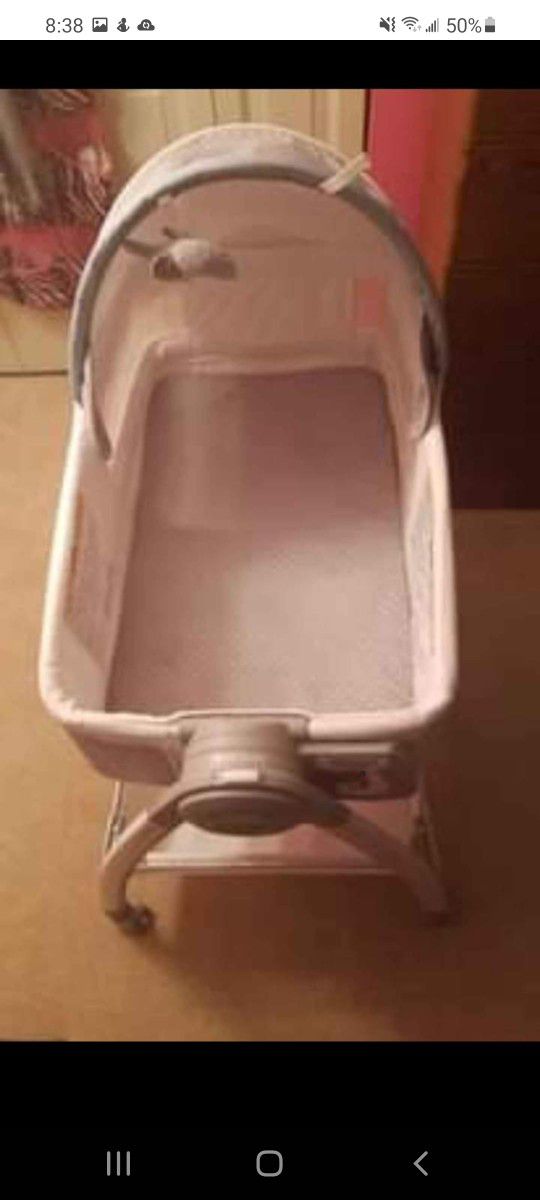2 in 1 Bassinet And Changing Table 