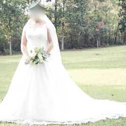 Ivory Lace Wedding Dress. Size 14 Thumbnail