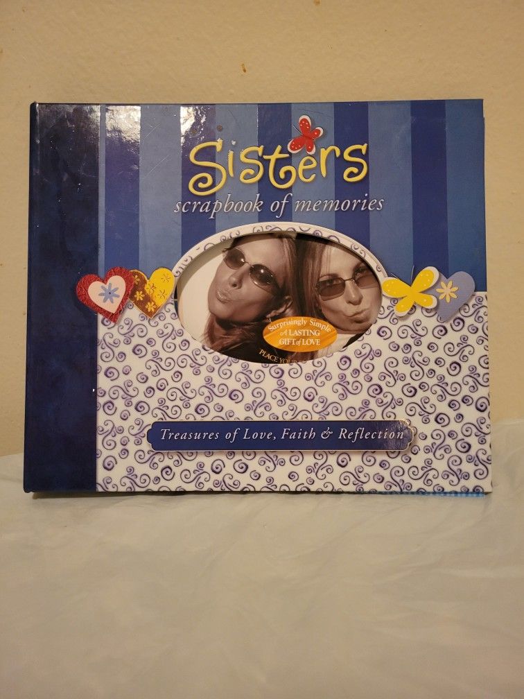 Sisters Scrapbook of Memories : Treasures of Love, Faith, and Reflection