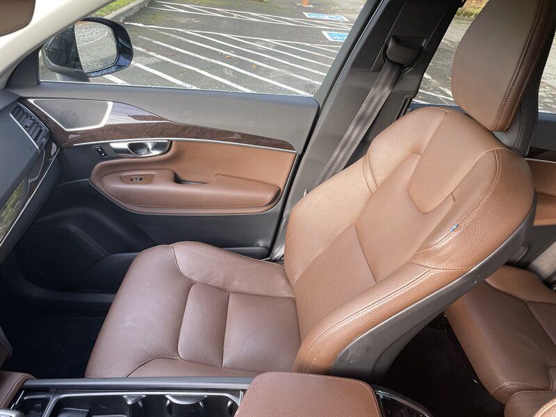 2019 Volvo XC90 T6 Momentum