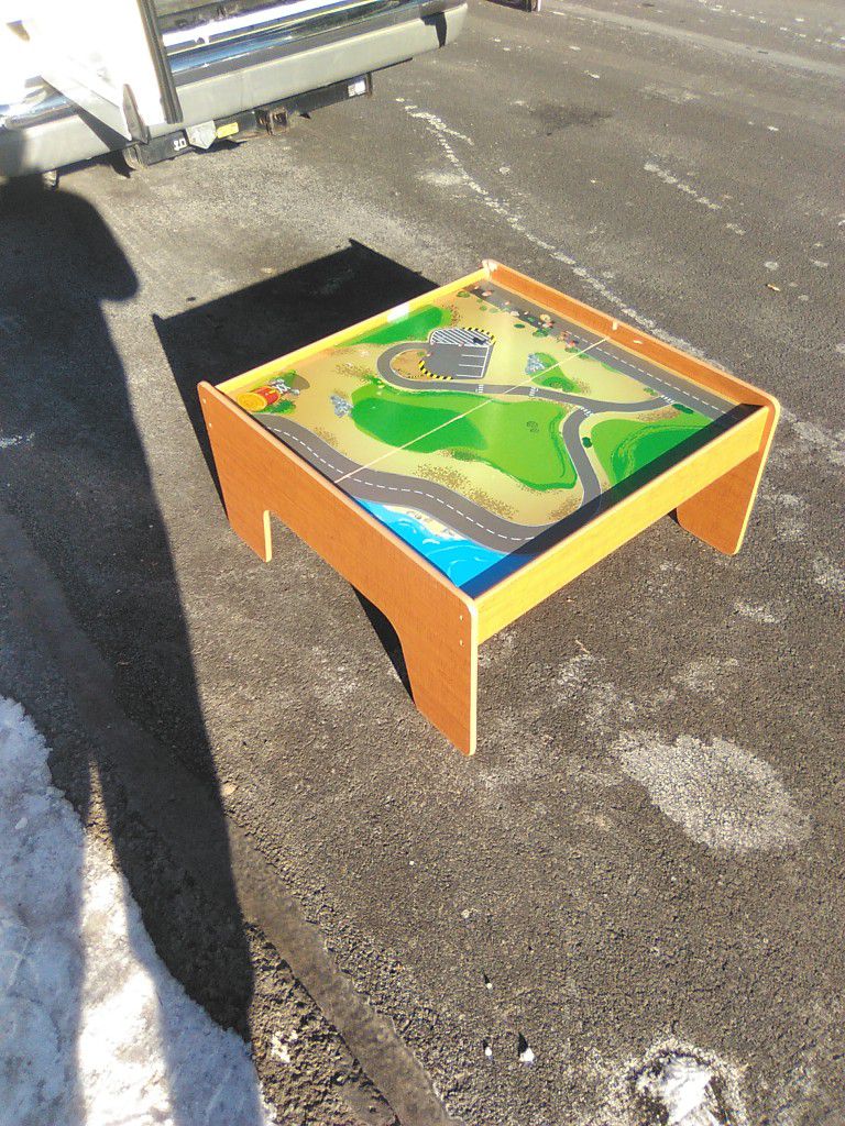 Nice Toy Table